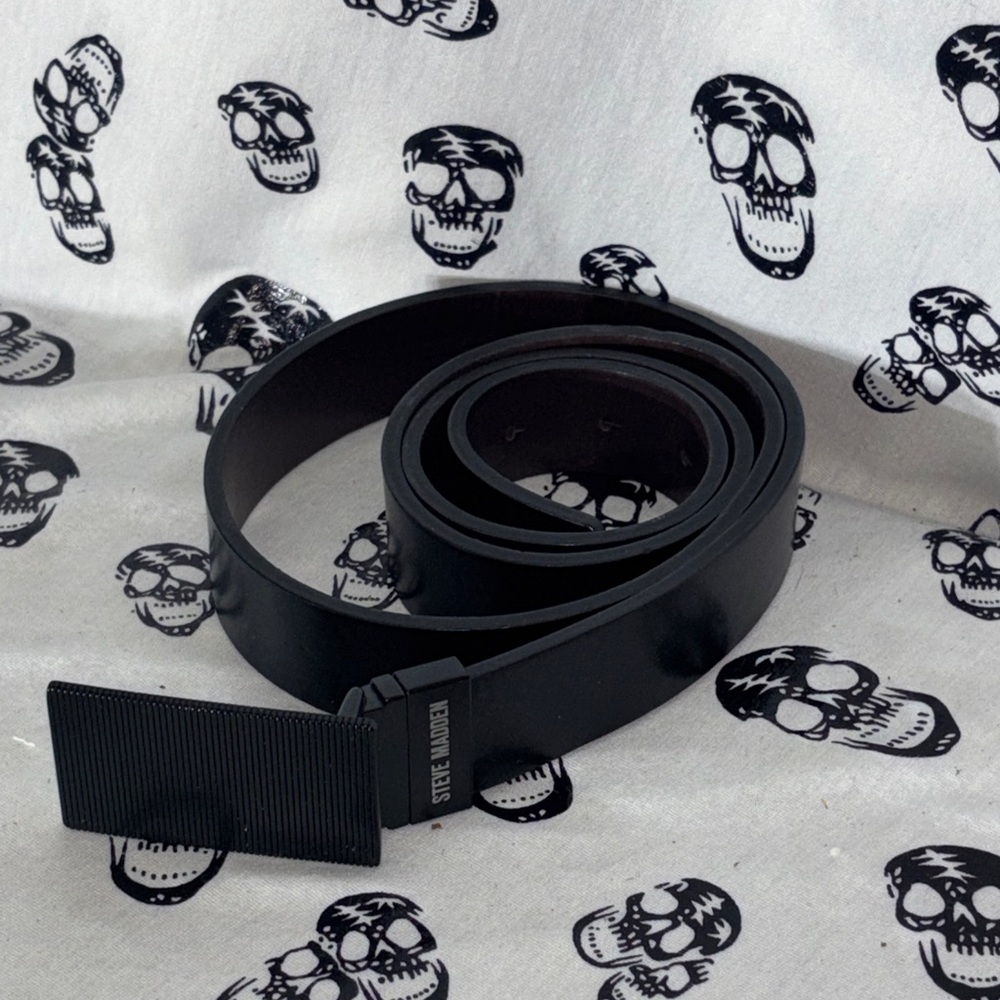 Steve Madden Classic Black Belt